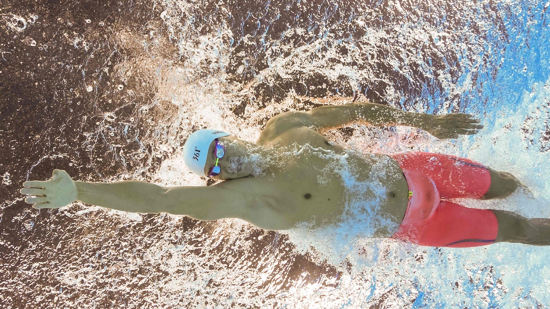 亚洲杯首回合激情夜！辛纳里突外投，本菲卡大胜洛杉矶湖人